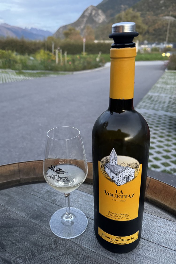 ヴァレー州の固有品種、ユマーニュ・ブランシュの白ワイン。