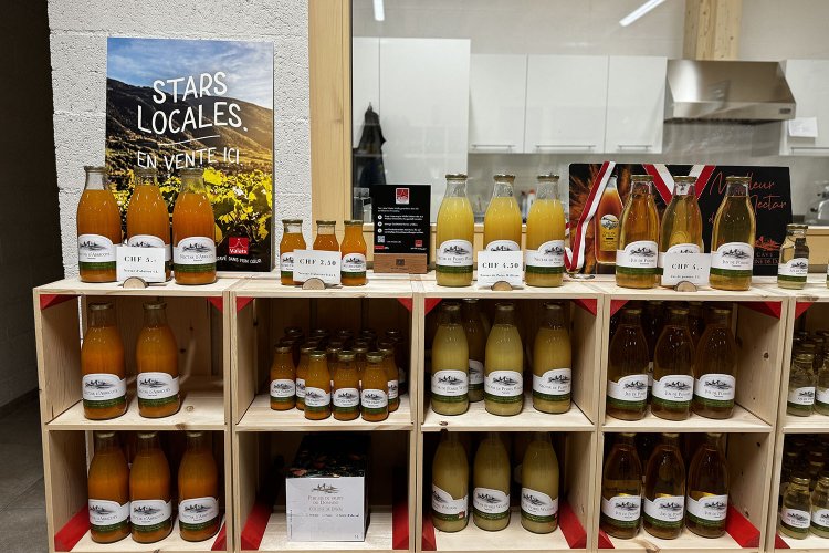 お店ではワインをはじめ、フルーツジュースやジャムなども販売。