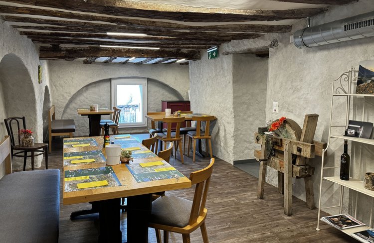 朝食はダイニングスペースで。