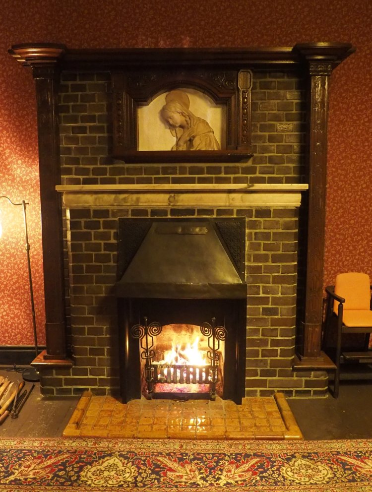 「デ・ラランデ邸」では暖炉で温まることができる。