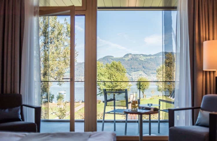 レイクビューの部屋がおすすめ。（C）Deltapark Vitalresort