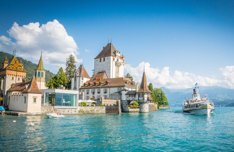 内部も公開しているオーバーホーヘン城（冬期は休館）。