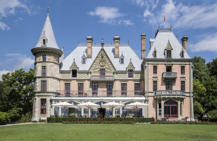 レストラン利用や宿泊もできるシャダウ城。