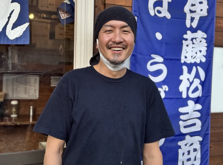 店主の伊藤一正さん。