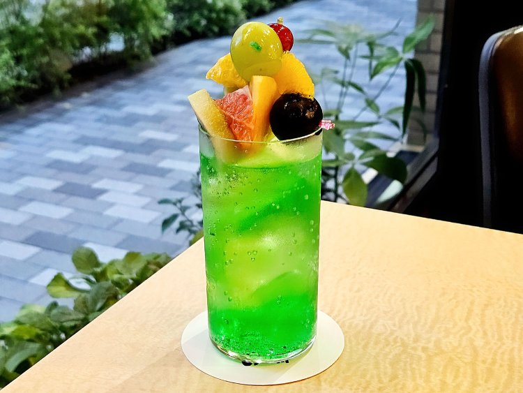 ソーダ水（メロン）900円。