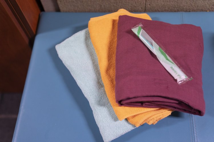 歯ブラシ、館内着、フェイスタオル2枚、バスタオルを受け 取り、いざ暖簾の奥へ。