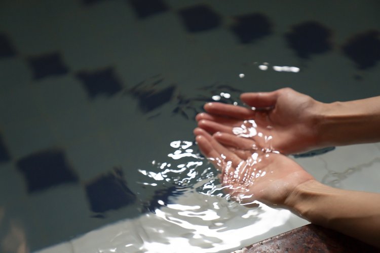 聖地名物、かけ流しの天然地下水。水温は20度程度と冷たすぎず快適！　