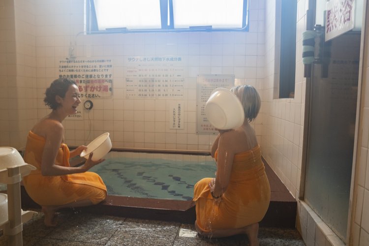 駿河の大自然で育ったまろやかな中軟水は、やけどや痛風などの改善効果もあり、飲用も可能。