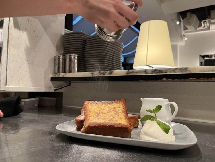 最後に粉糖をかけて出来上がり！