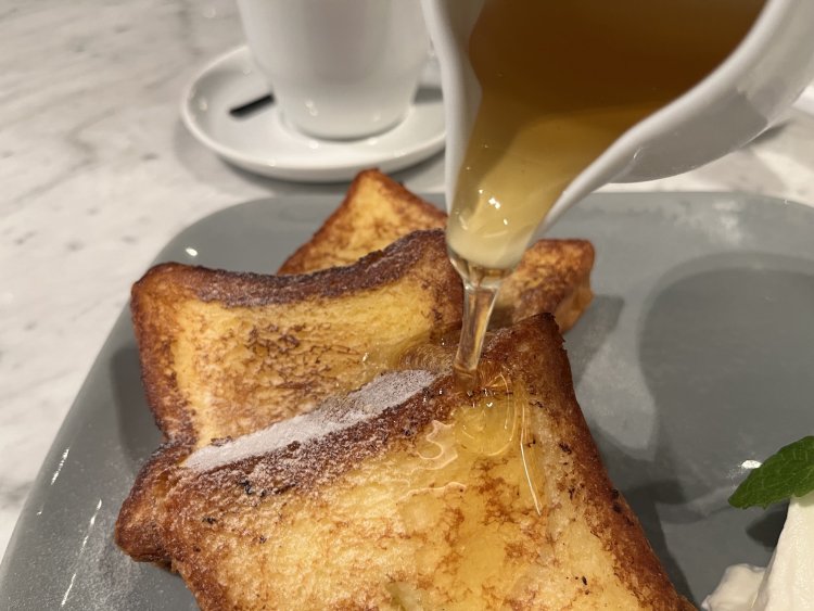 ミツバチに怒られそうなくらいたっぷりハチミツをかけてみました。