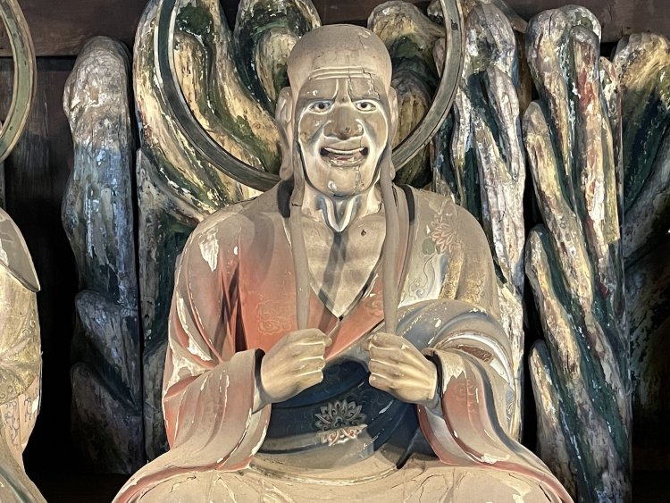 玉眼が生命感を宿す港区「増上寺」の羅漢像。