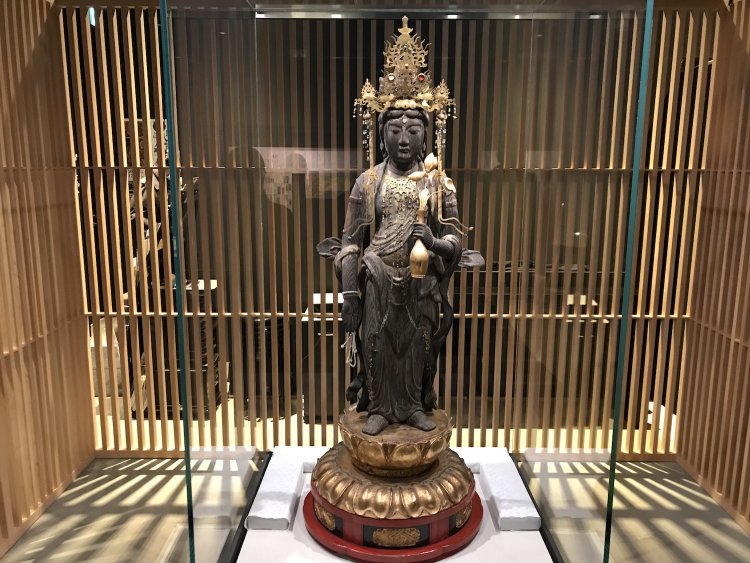 松尾寺の十一面観音像。