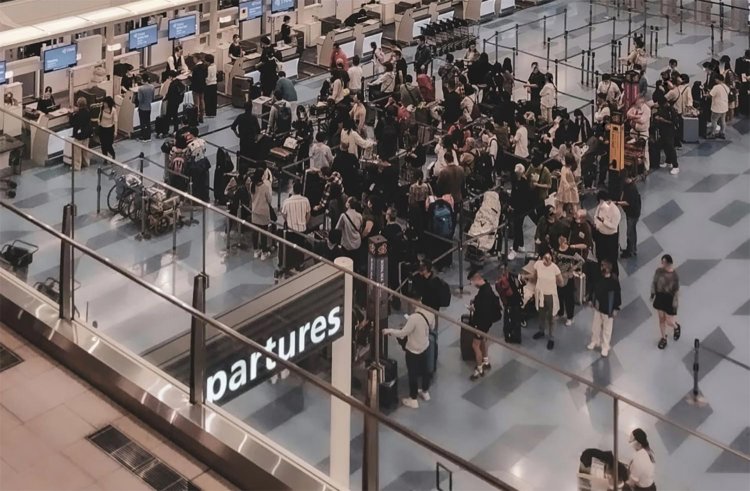 朝3時前のチェックイン開始時間になると、どこからともなく人が続々と集まってきます。