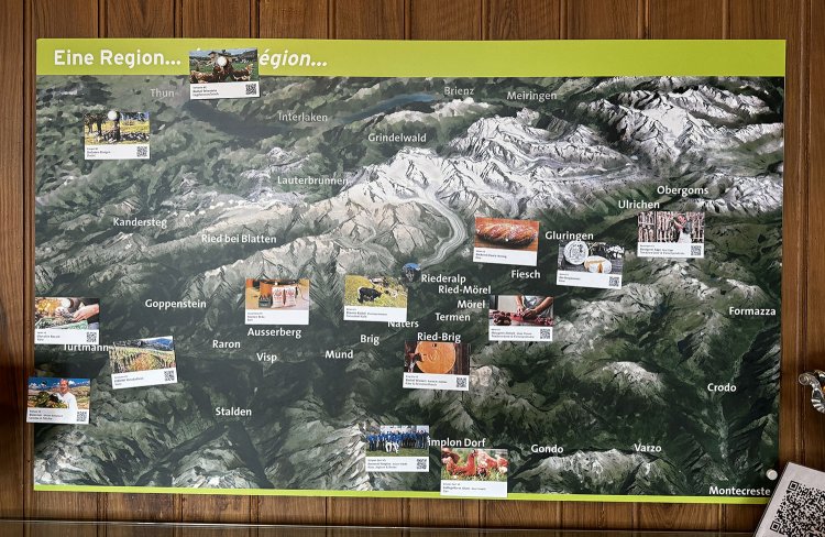 小麦粉や卵、チーズなどの産地を教えてくれる地図が貼ってある。