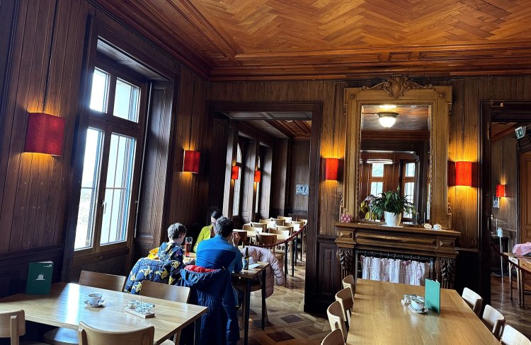 カッセル卿の別荘時代の雰囲気のなかで優雅なティータイムを。