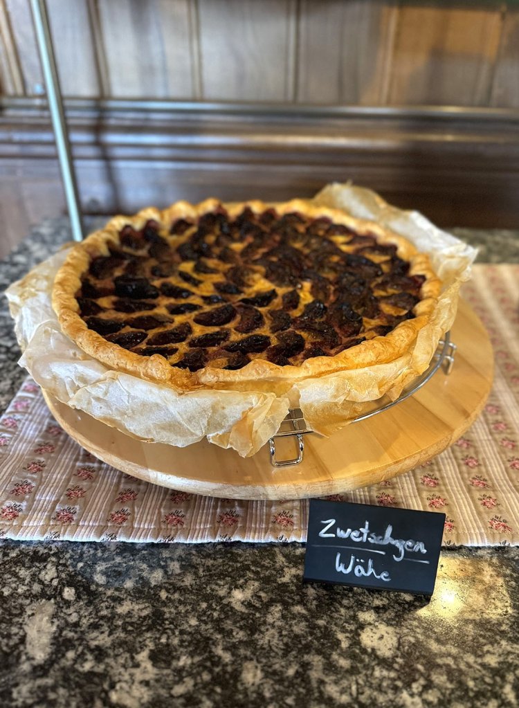 ホームメードのケーキが5種ほど並ぶ。どれにしようか迷う～。