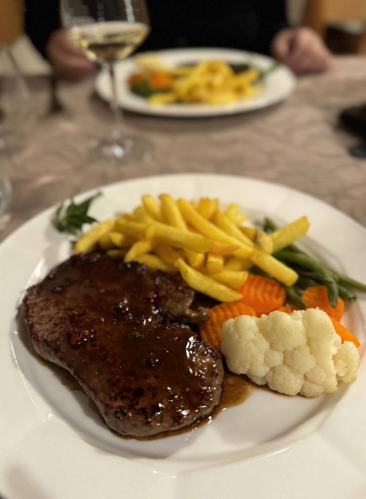 山のホテルは夕食付き。