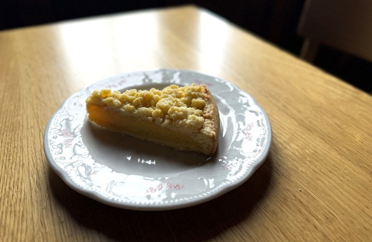 レモンケーキは甘さ控えめ。紅茶とよく合う。