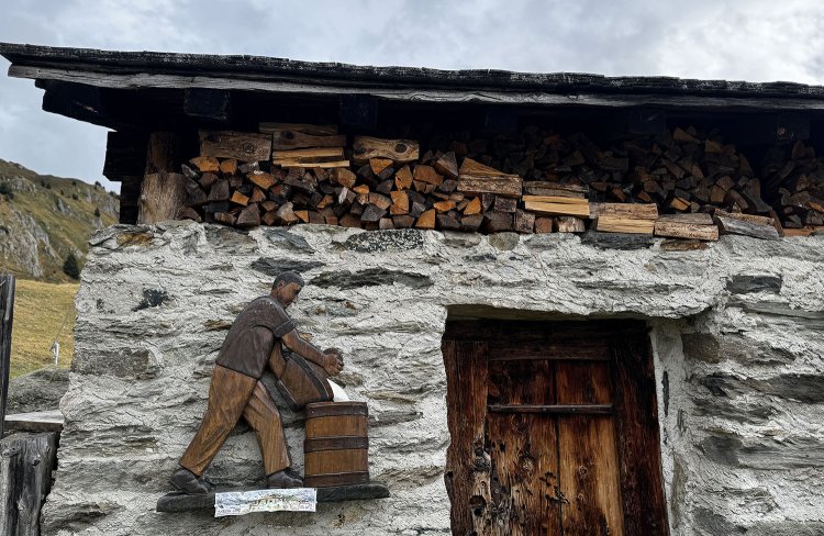 ロベルタさんの旦那さんが作った、かわいいモチーフがあちこちに。