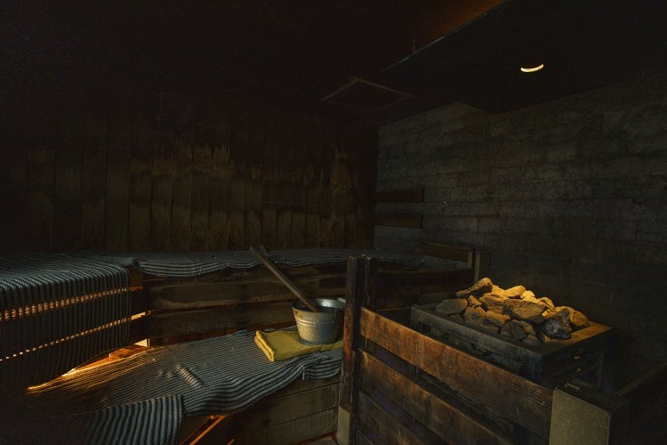 暗がりに身を置く心地よさが再発見できる、メディテーションサウナ。