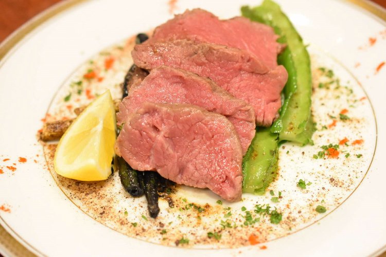 シェフが木城町食材で料理を作る。