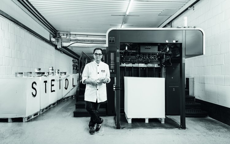 ドイツのゲッティンゲンを拠点とし、世界一美しい本を作ると謳われる「Steidl」も出展。