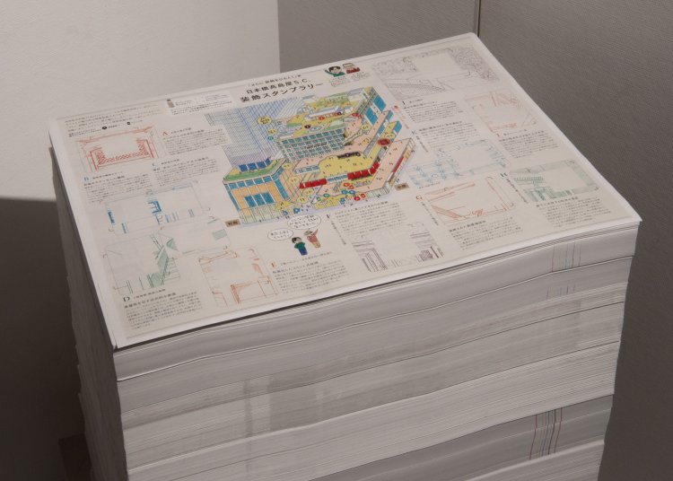 ここでしか手に入らないイラスト＆解説付きの日本橋建築マップ。撮影＝早川記録。