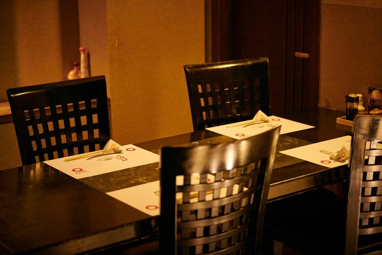 半個室のテーブル席もあり、グループでゆっくり過ごすこともできる。