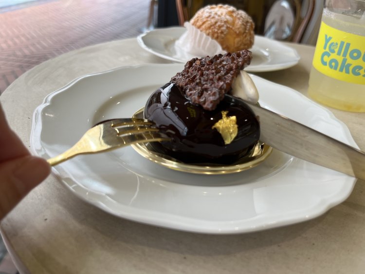 ショコラムはスッとナイフが入るやわらかさ！