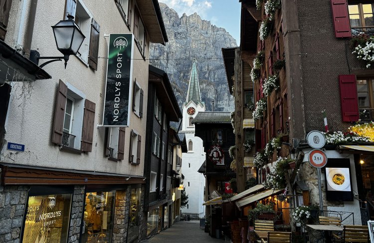 コンパクトな村は町歩きも楽しい。