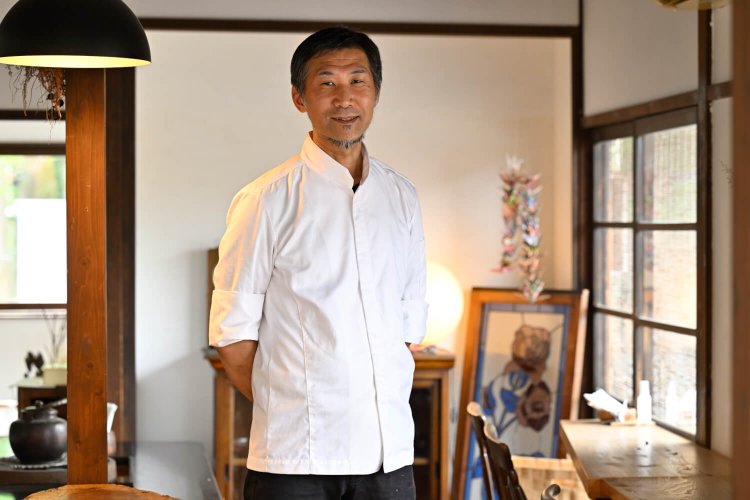 「手と手をあわす、毎日がえんにちになりますように」と、都丸さん。総社神社の“まちのえんにち”も主催する。