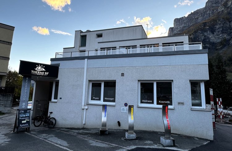 バスターミナルからすぐの立地。