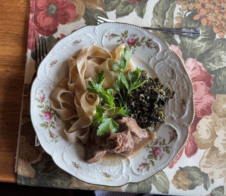 高菜のような葉を炒めたものもおいしかった。