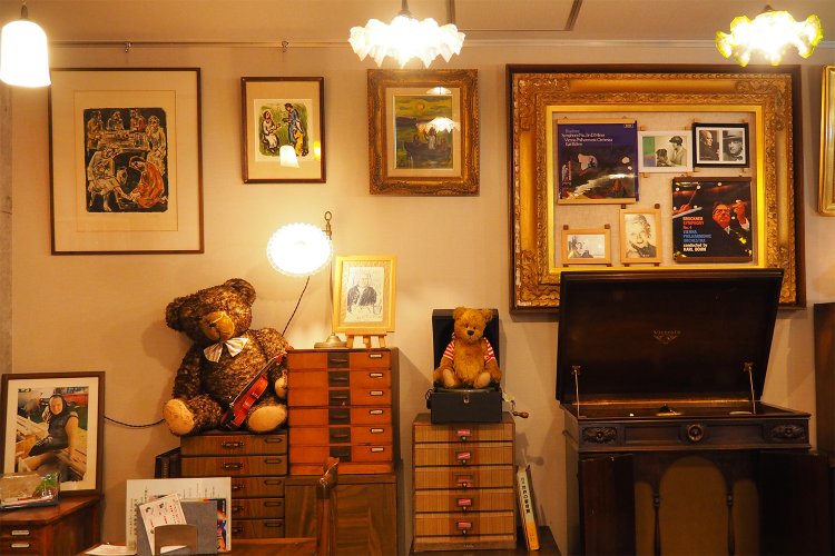 田中忠雄の作品も飾ってある。