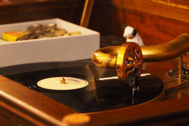 針の上の丸い部分がサウンドボックス。