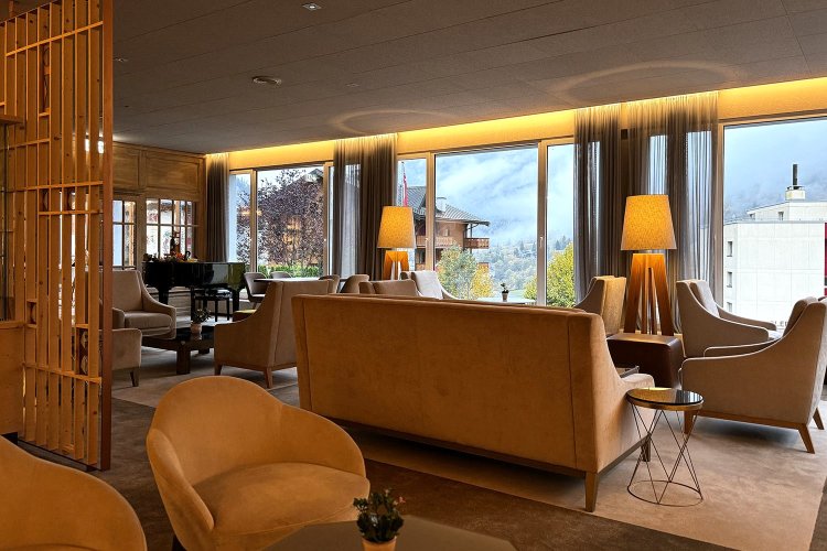 ロビーからも雄大な風景が広がる。