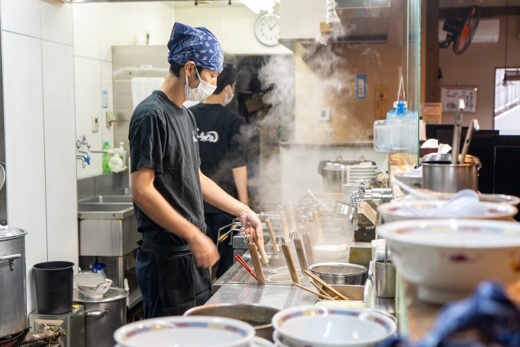 店長の大木裕史さん。『宝華らぁめん』歴はもうすぐ20年のベテランだ。