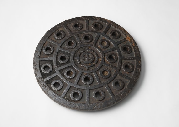 多摩川台分譲地（現在の田園調布）のマンホール蓋 1923年頃 『電車とバスの博物館』蔵