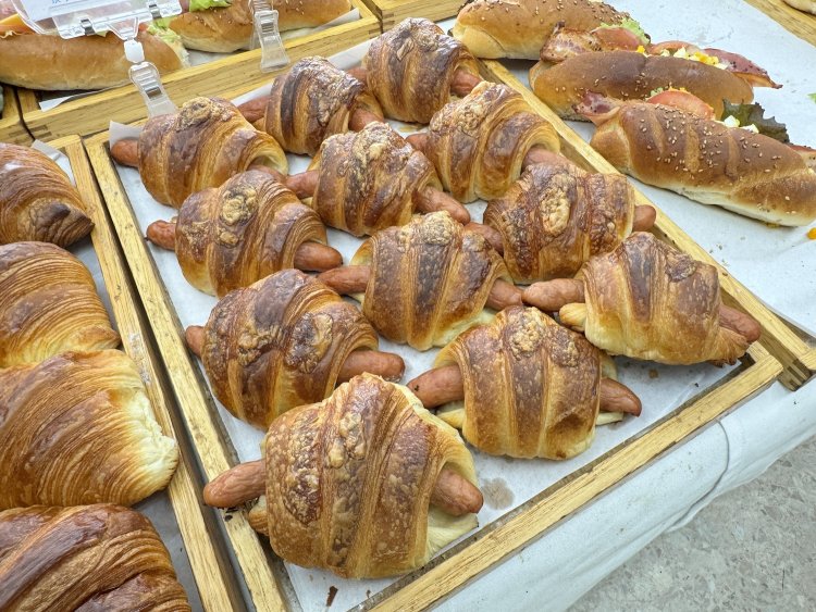 ソーセージクロワッサン200円。