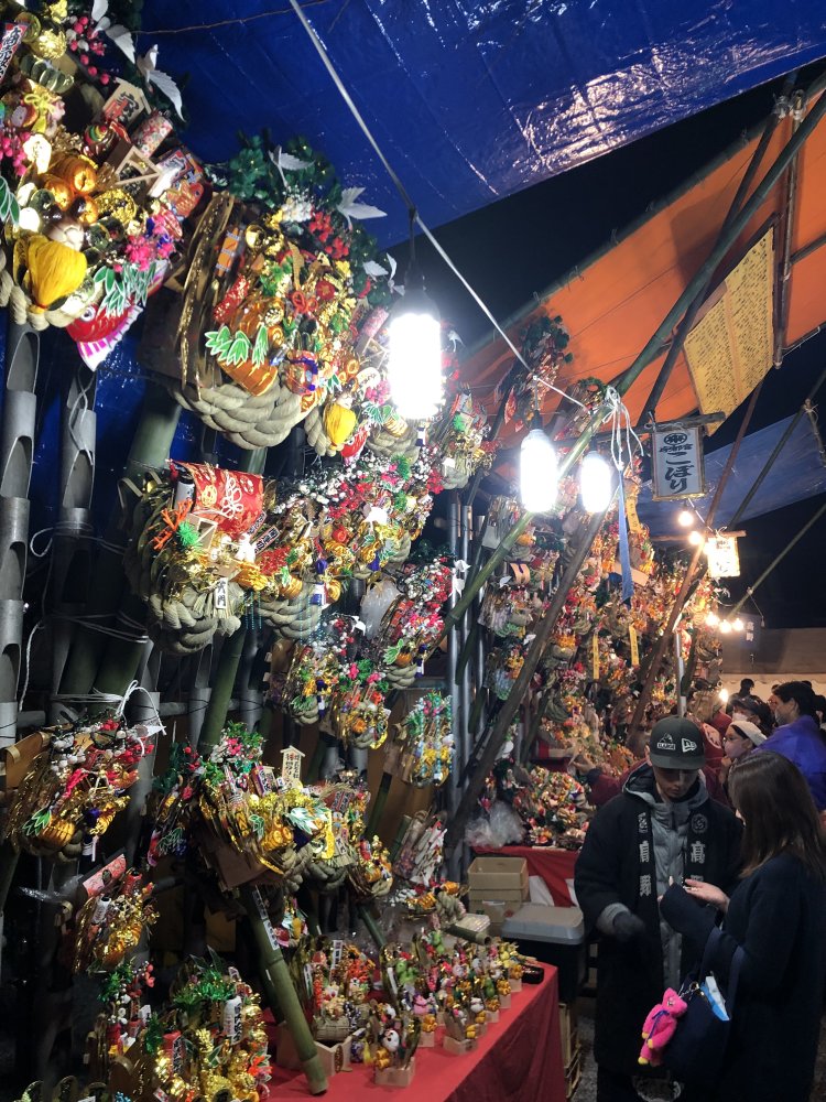 開運を願って華やかな熊手を購入してみては。