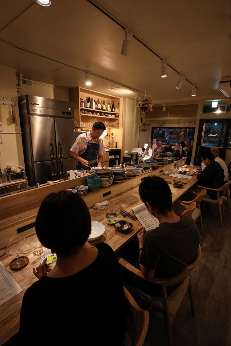 2024年5月オープン。家に友人を招き、料理を振る舞っているというのが裏コンセプト。