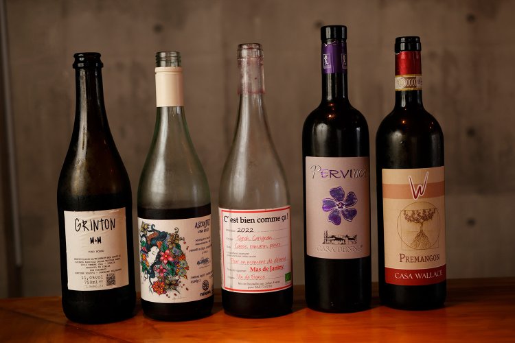 ワインはイタリアが中心で、赤、白、ロゼ、オレンジなどグラスは約十数種類。