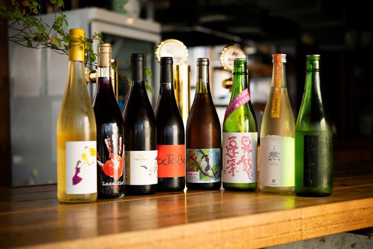 グラスワイン10種以上、日本酒5～7種。