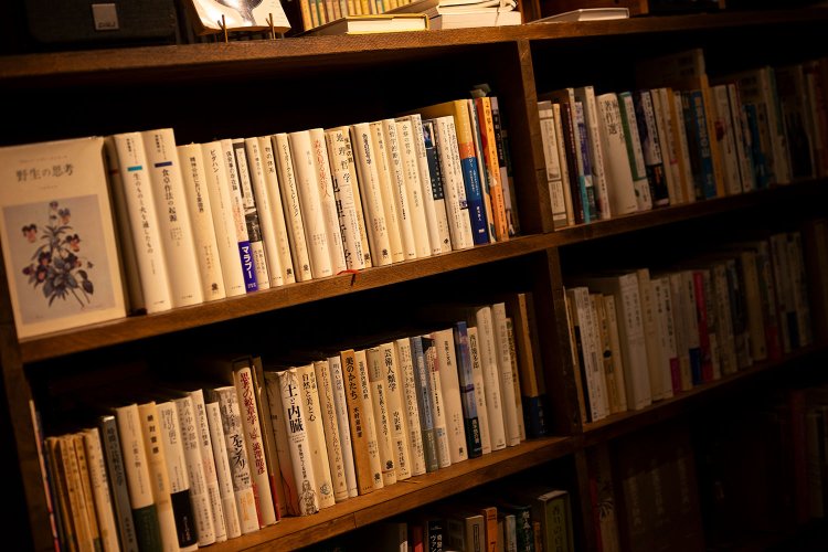 店内には本がぎっしり。