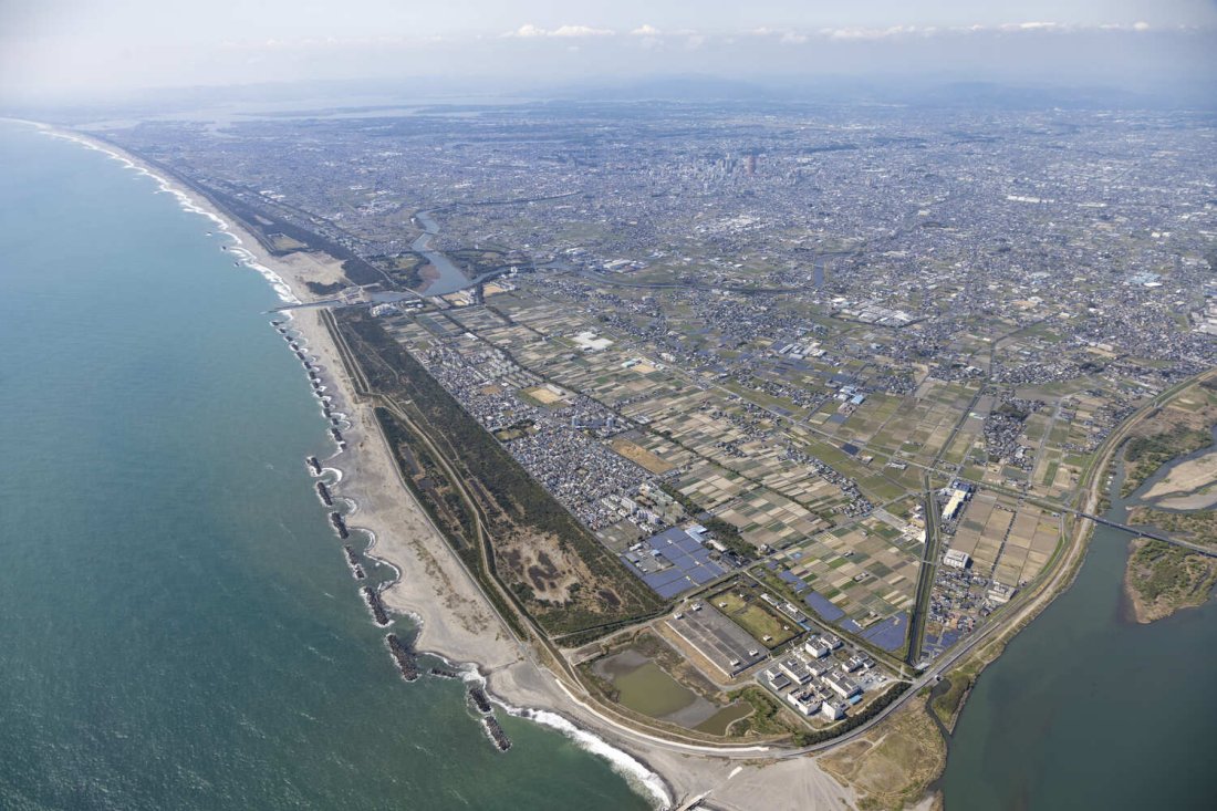 空から見るニッポン。ただいま、静岡県浜松市遠州灘海岸の上空です！