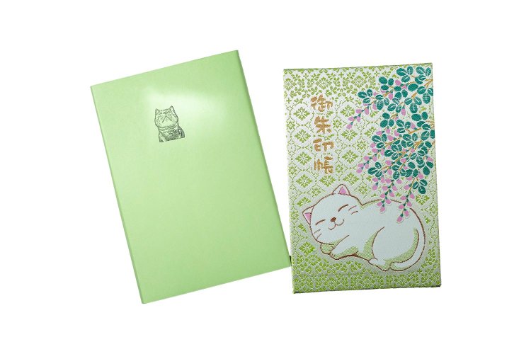 御朱印帳2000円。