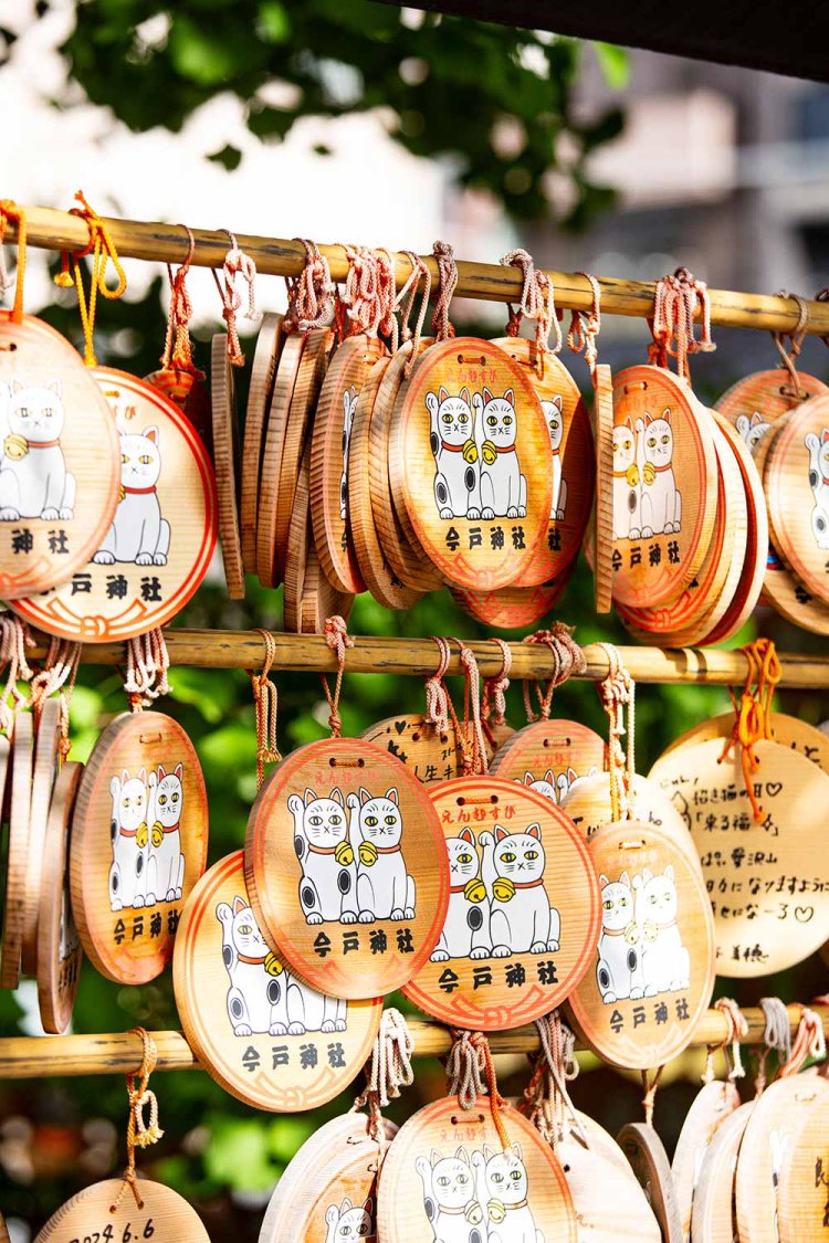 人々の願いが込められた絵馬。