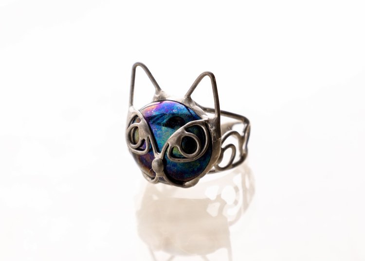 猫リング4000円。