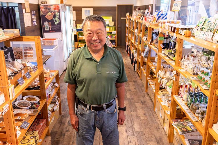 店主の和田保彦さん。