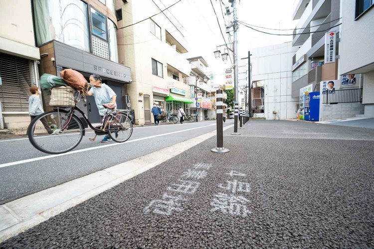 北口商店街の道は開発が進み、ところどころ幅が広がっている。